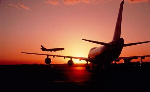 航空運(yùn)輸?shù)奶卣?圖1) 航空運(yùn)輸?shù)奶卣?圖1)